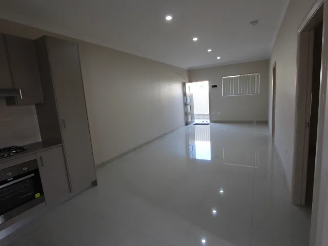 2 BEDROOM GRANNY FLAT, AVAILABLE NOW!