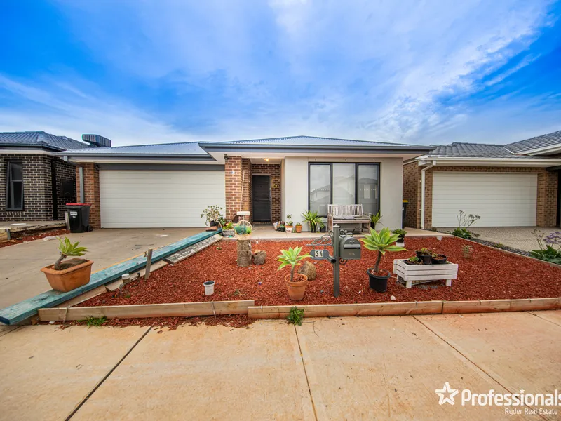 MODERN FAMILY HOME WITH 2 LIVING AREAS