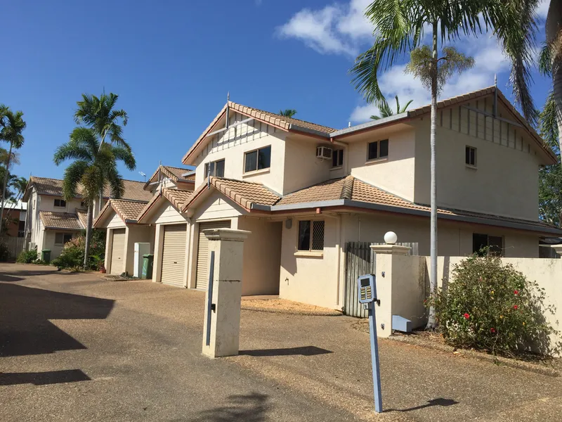 FRESHLY RENOVATED TOWNHOUSE 