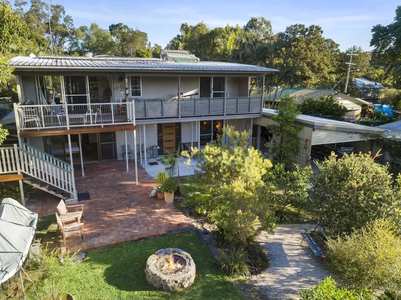 PEACEFUL FAMILY HOME CLOSE TO LAKE
