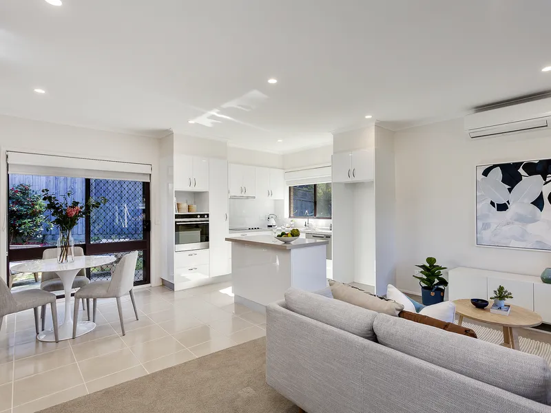 Situated in leafy Donvale this fully refurbished one bedroom unit is set to impress