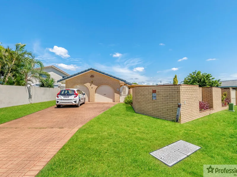 PRIME WATERFRONT LOCATION WITH STREET TO WATER ACCESS!