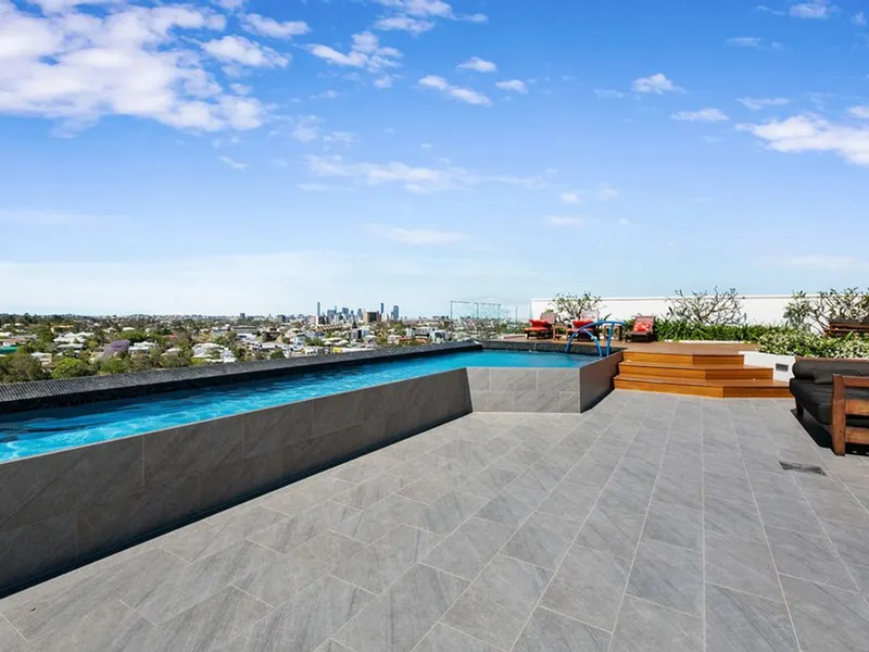 Ultra Modern Spacious 2 Bed with 2 Car spaces!