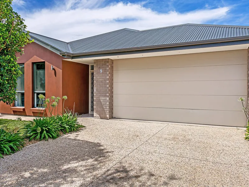 Modern 3 bedroom family home in Largs North!