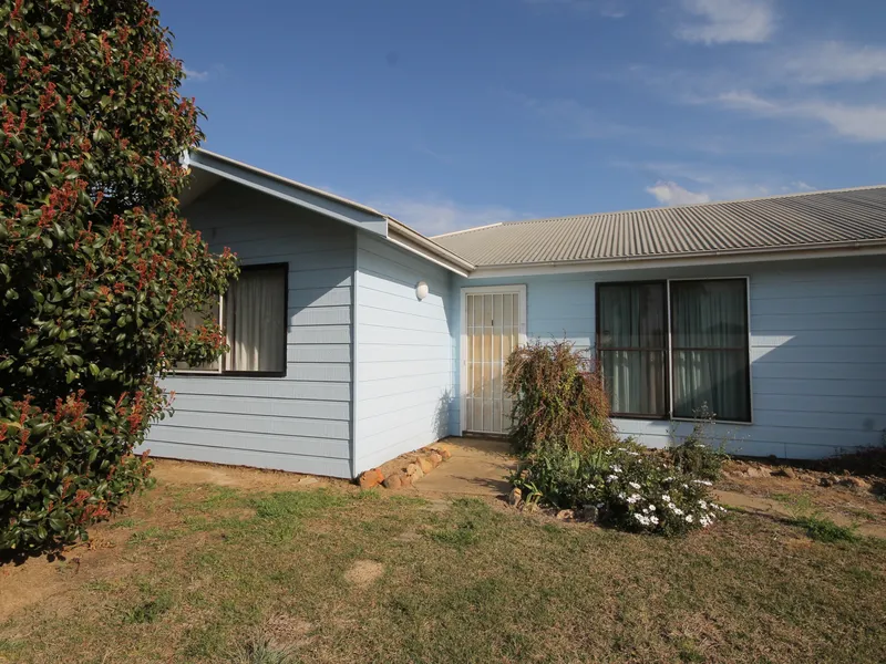 1/8 VENESS ST, MANILLA
