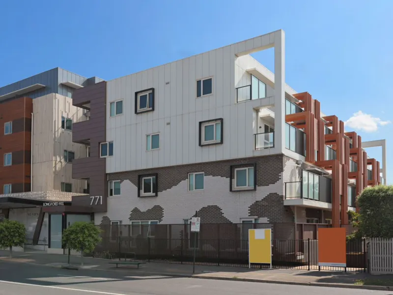 Smart and Stylish Apartment w/ Huge Balcony Facing North