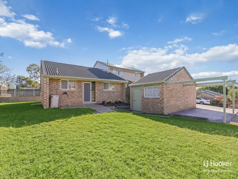 Stylish Lowset Villa – A Rare Find in Mansfield High Catchment!