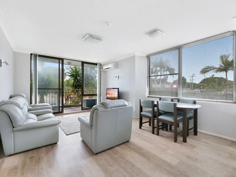 RESORT & GOLF STYLE LIVING IN A CENTRAL LOCATION