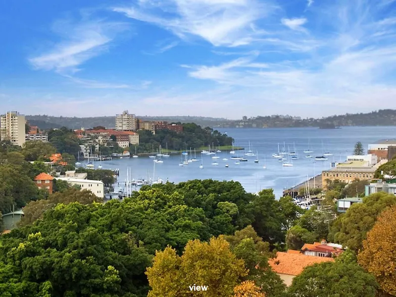 Walk to Kirribilli Village and North Sydney CBD!