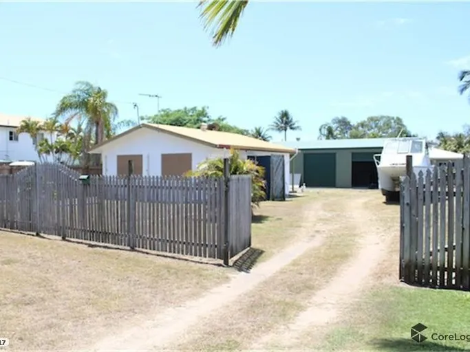 SPACIOUS ONE BEDROOM IN BLACKS BEACH