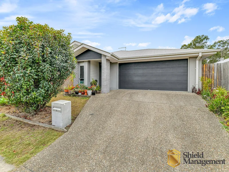 2 x LIVING AREAS + LARGE REAR YARD