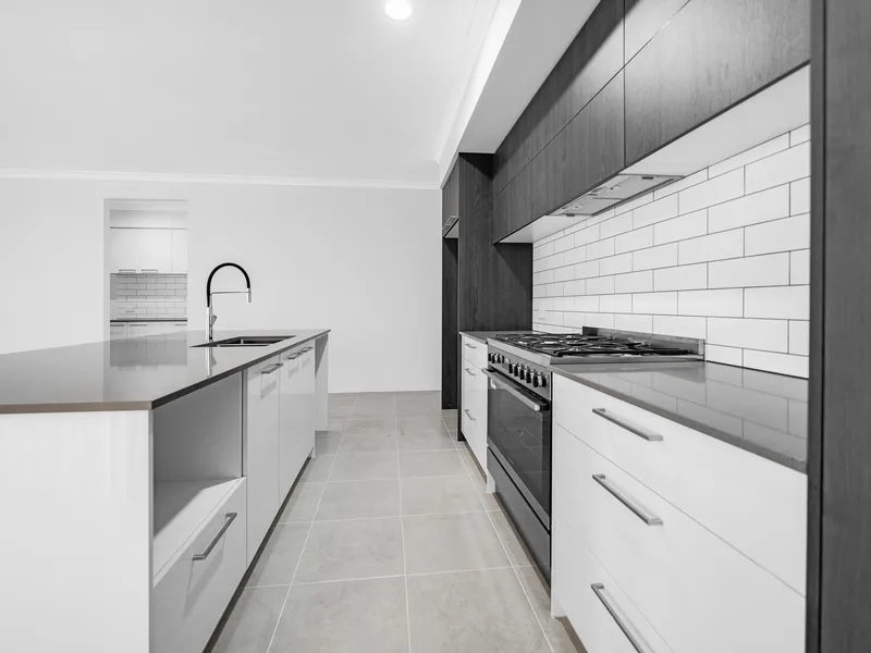 Modern Luxury Living in Rosehill Waters