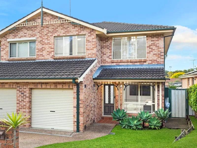 Immaculately renovated duplex within a short walk to Quakers Hill Train Station and shops!
