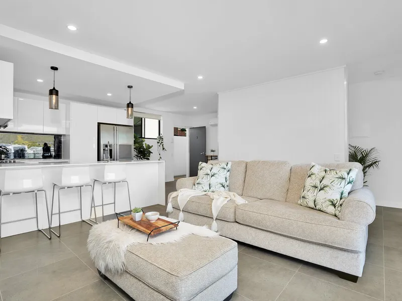 Stunning 3 bedroom apartment overlooking the park