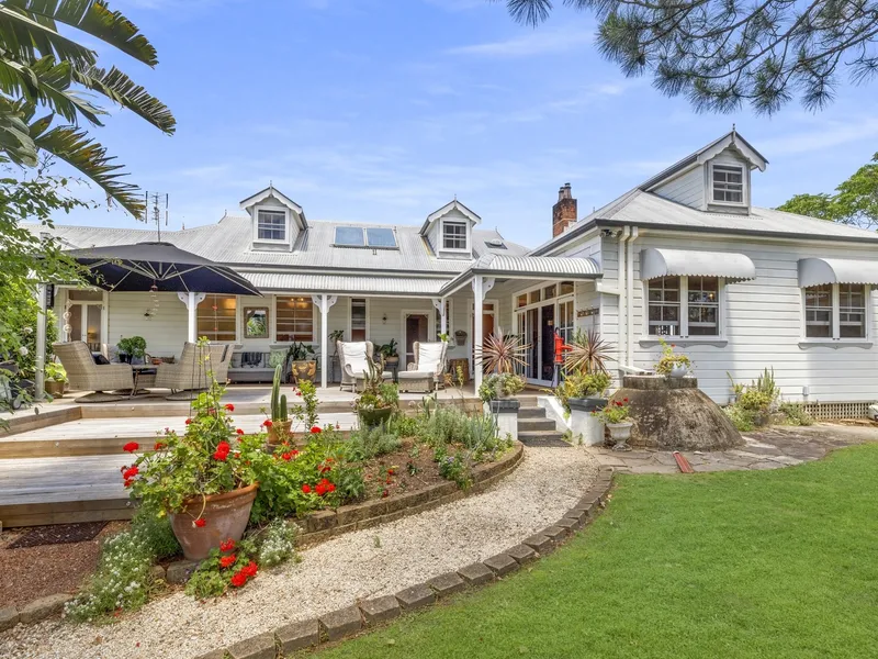 Grand Residence in Distinguished Location with Ongoing Business Opportunities