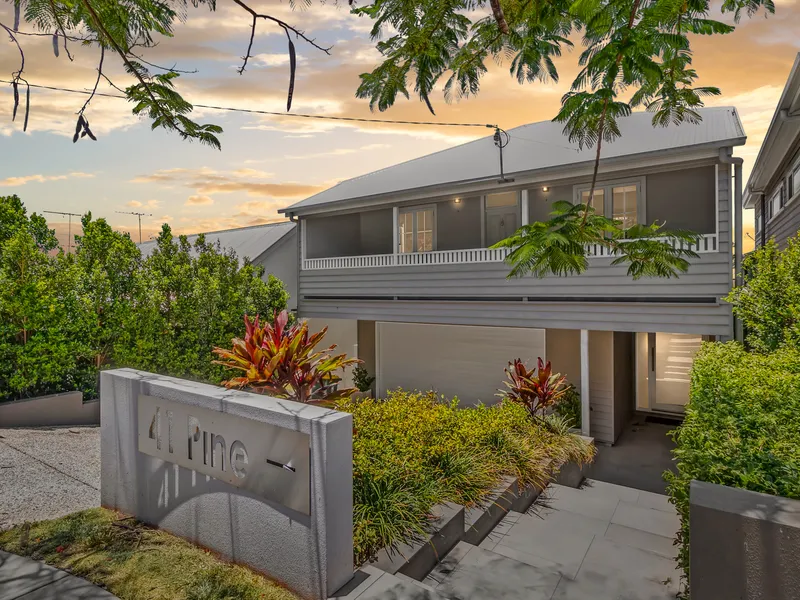 Luxurious Modern Family Home in Prime Location