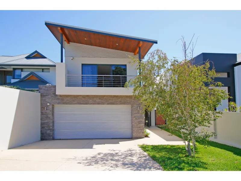 MODERN, WELL BUILT FAMILY HOME IN ROSSMOYNE HIGH SCHOOL ZONE
