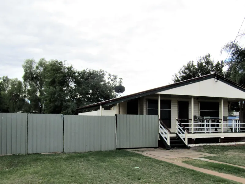 CHAMFERBOARD HOME - LARGE KITCHEN THREE ENTRY POINTS - TIMBER FLOORING - EXTRA CONCRETE AT GARDEN SHED