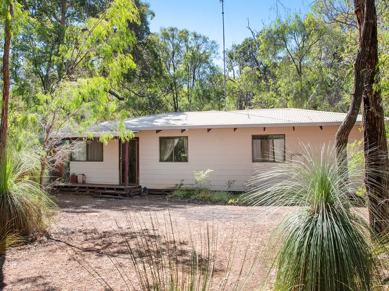 Charming Molloy Island Home!