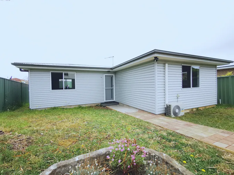 Sun-filled Granny Flat with Backyard for Lease in Penshurst