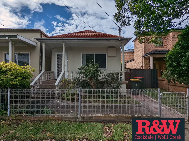 Cosy Three Bedroom Family Home, Close to Sydney Airport