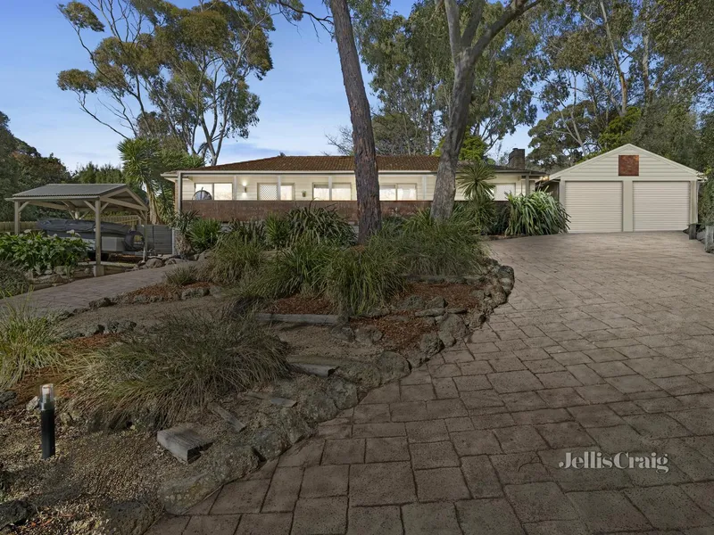 Elegant indoor-outdoor living and entertaining with glorious view