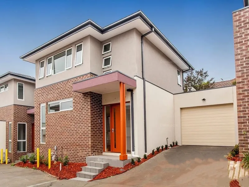 Modern 3 bedroom Townhouse located in Doncaster East 