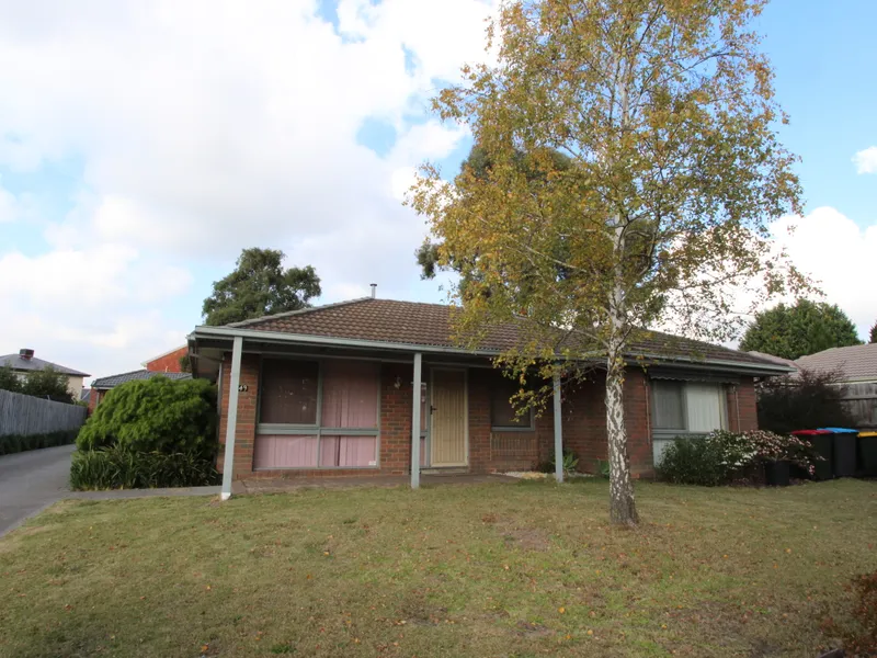 FANTASTIC UNIT IN GREAT LOCATION!                   