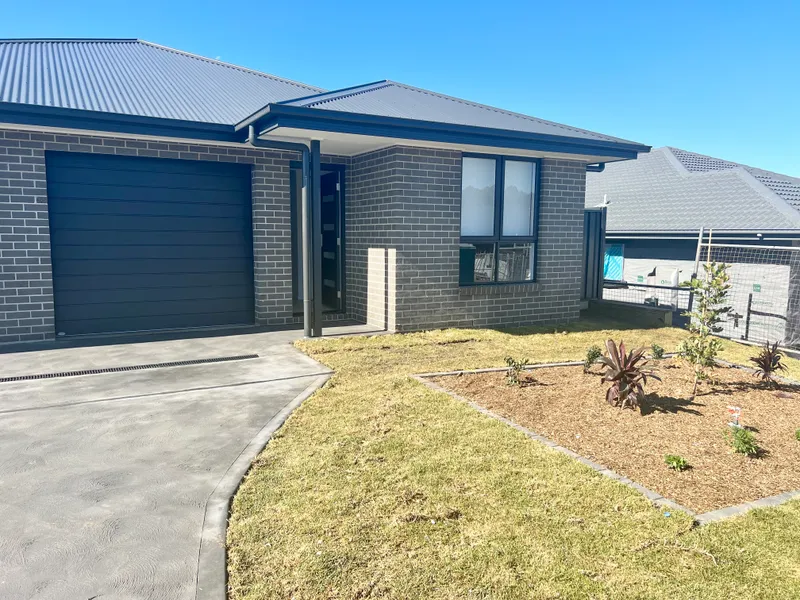 Modern Semi Detached Home in Great Location