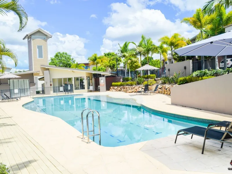 3 BED TOWNHOUSE IN TROPHY LAKEWOOD RESERVE - VARSITY