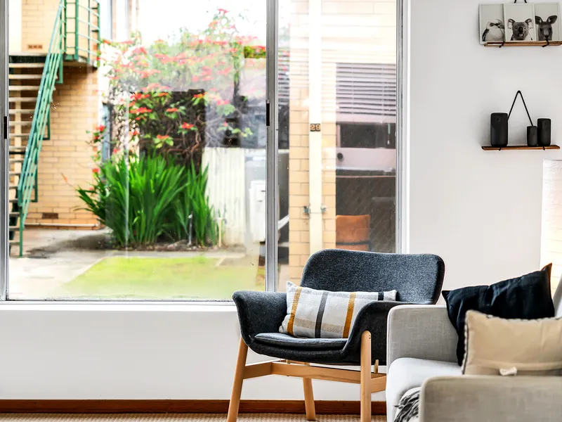 Invest or live in this ground floor unit with stylish finishings. 