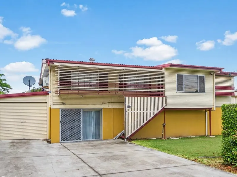 STUNNING FAMILY HOUSE IN THE BEST STREET OF COOPER PLAINS