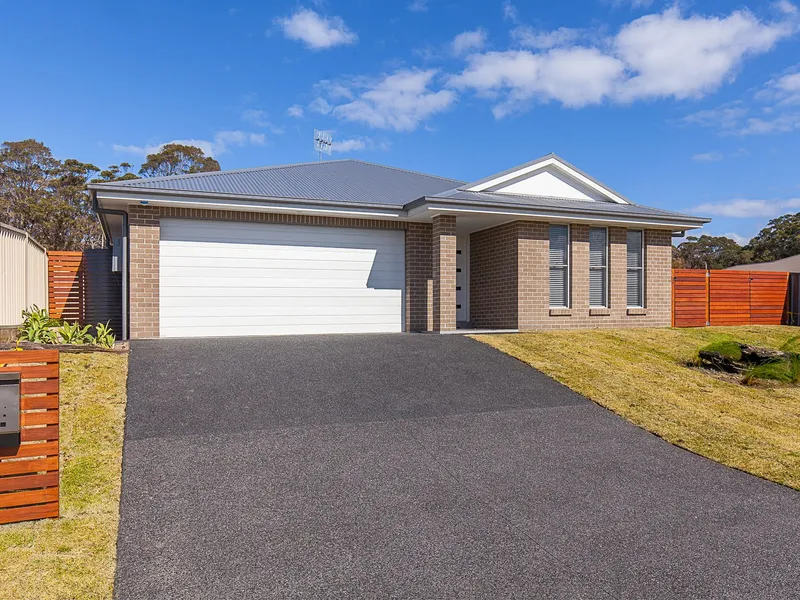 Huge near new 5 bedroom family home - Space for everyone!