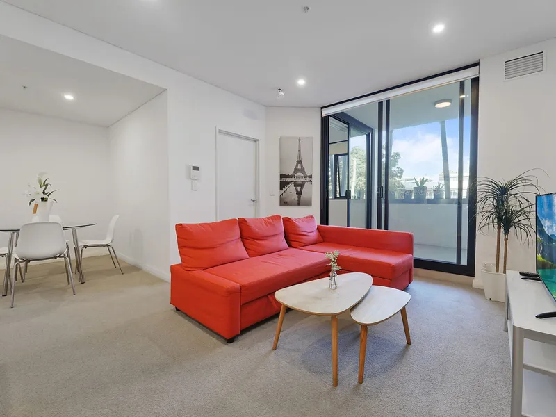 Nearly New one plus study Apartment