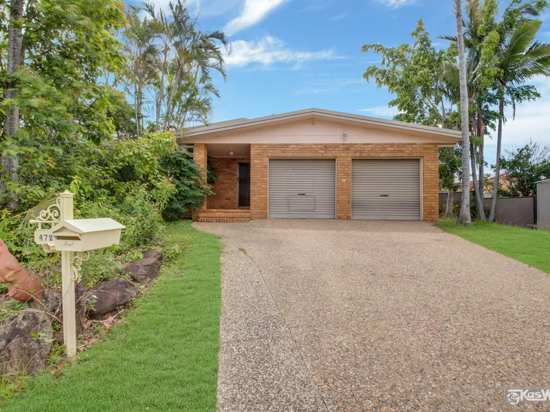 QUALITY LOW SET BRICK - 3 BEDROOMS - 2 LIVING AREAS - 3 GARAGES -