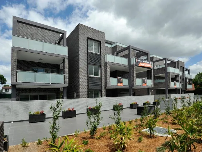 Oversized 2 Bedroom Aparment In PRIME Location!