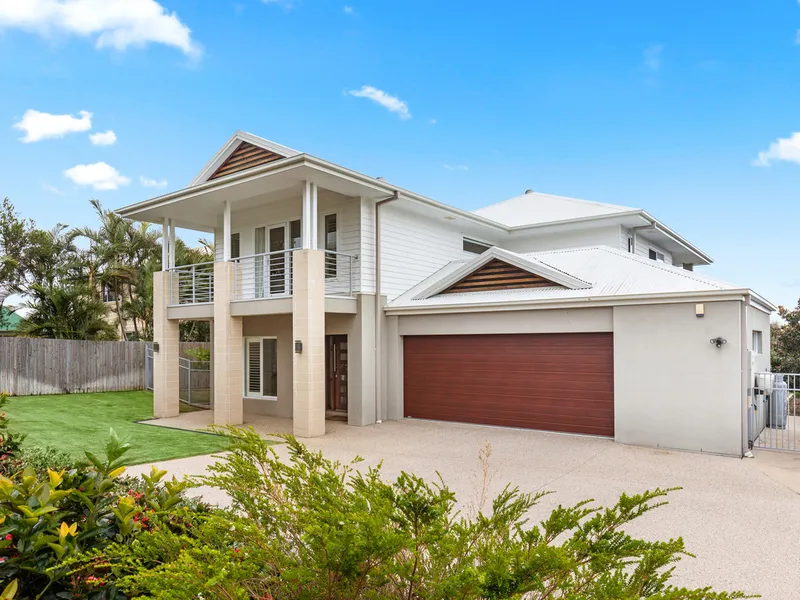 EXECUTIVE LIVING WITH 180 DEGREE STUNNING VIEWS OF HERVEY BAY
