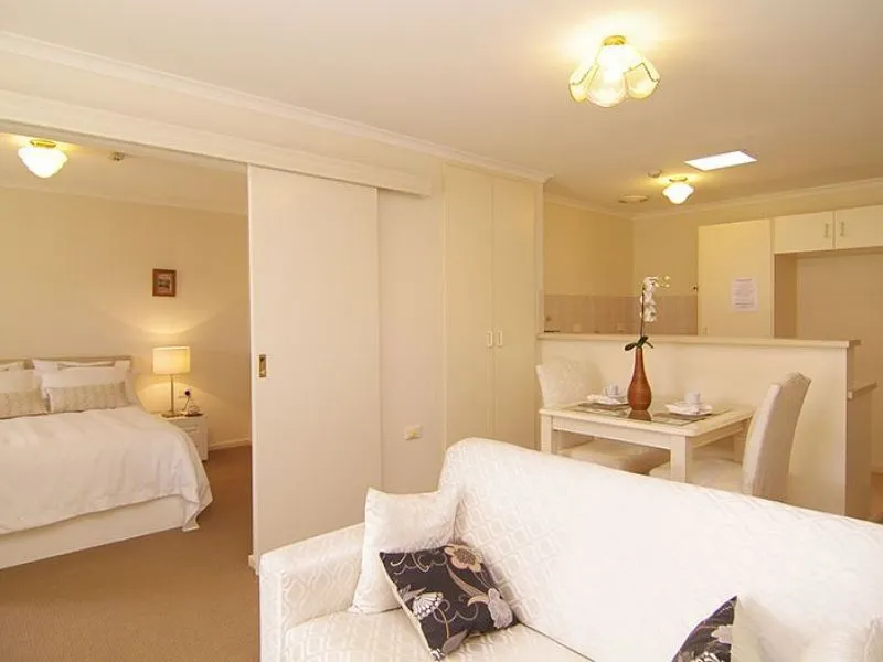 Spacious and stylish serviced apartment