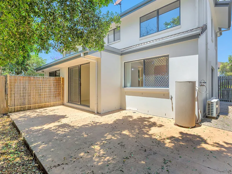 Terrific 3 Bedroom Townhouse with pool