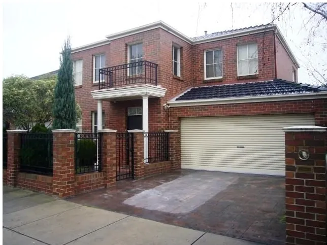 PERFECT FAMILY HOME WITH ROOM TO MOVE | HODGES CAULFIELD