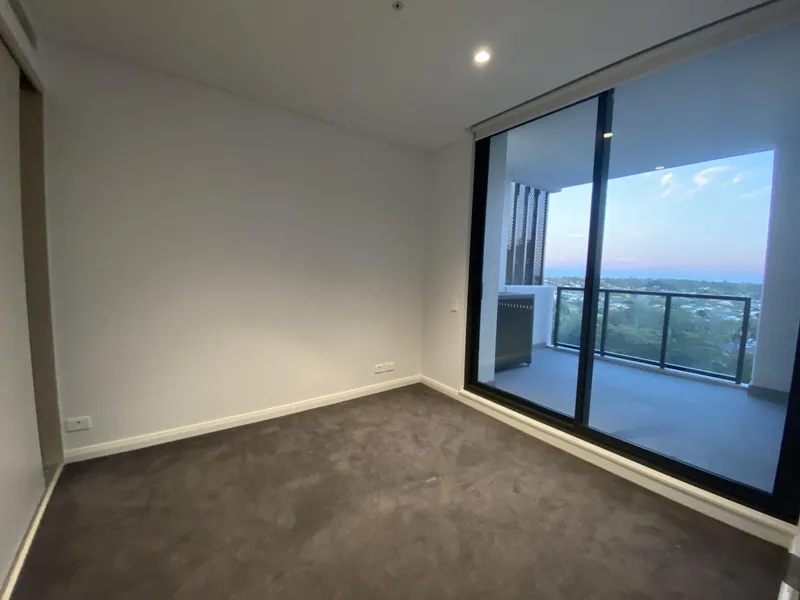 Nearly new high level with view