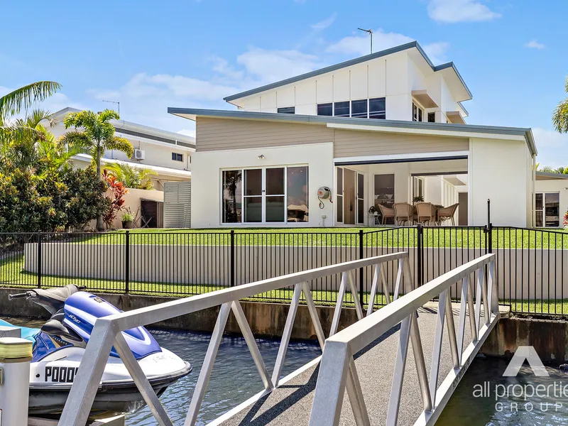 An opportunity presents itself to buy on the best Canal in Calypso Bay