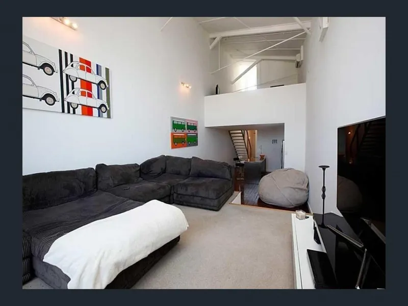 TOP FLOOR WOOLSTORE WITH RIVER VIEW, 2 CAR SPACES + STORAGE