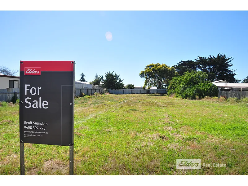 Central block - Close to the water