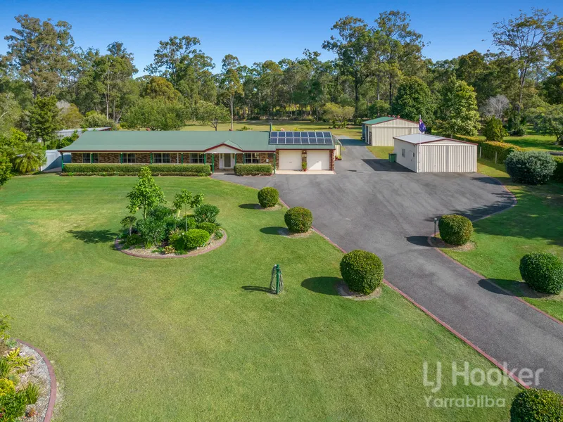Ideal laid back lifestyle living on 2.5 Acres.
