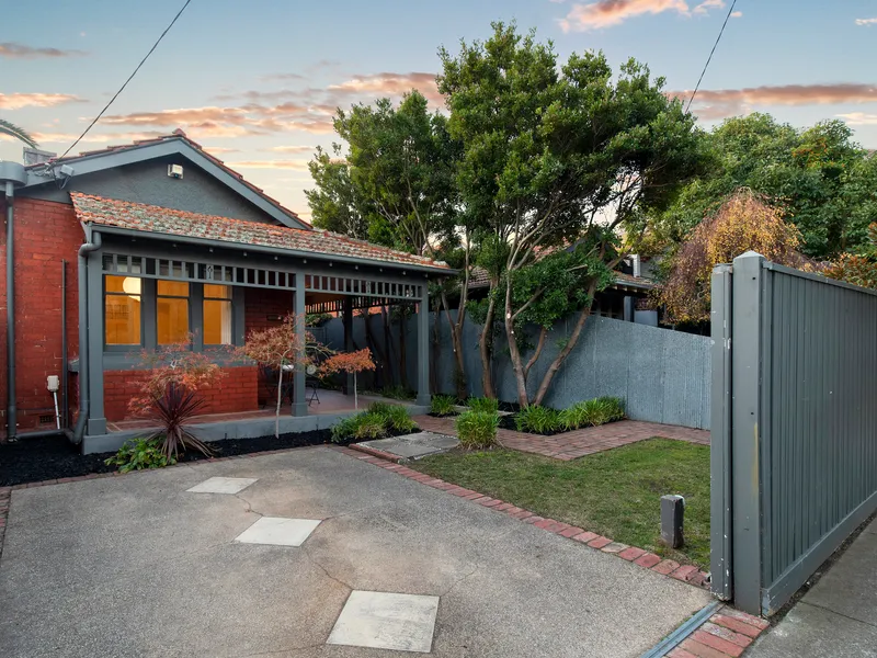 Enchanting Edwardian In Coveted Elwood Pocket