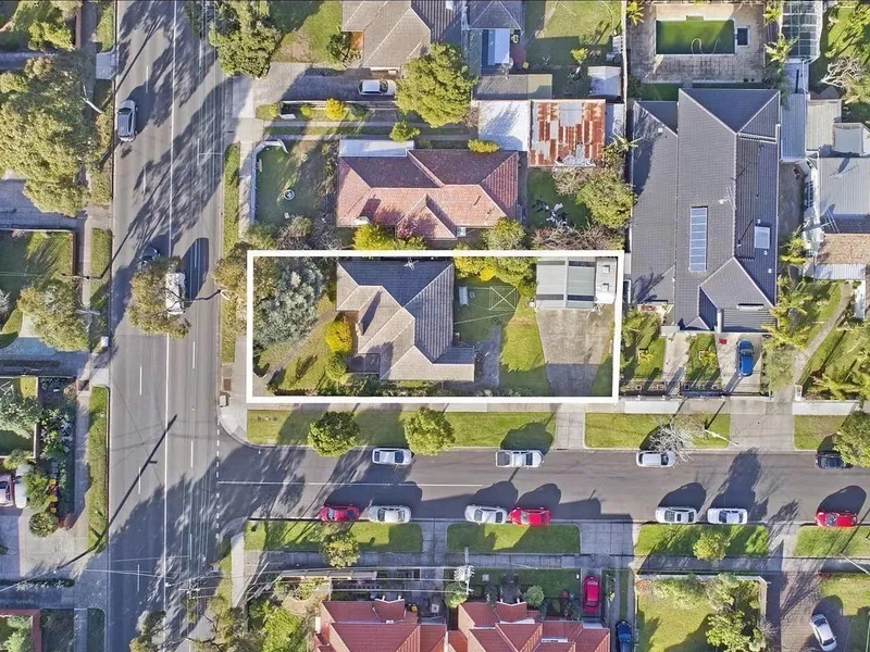 Endless possibilities in a superb location  