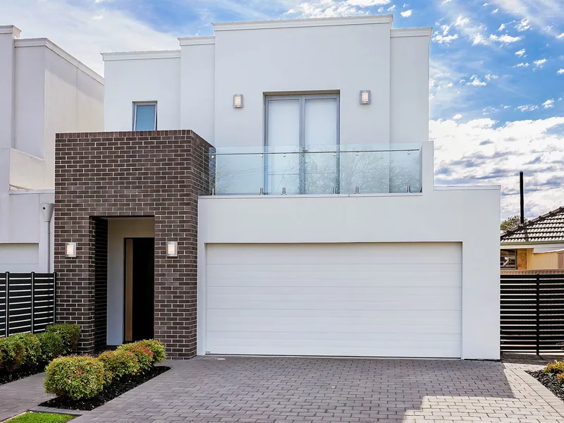 Prime Positioning For The Ultimate Luxury Living!