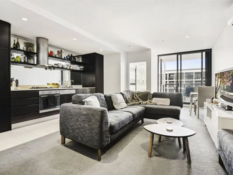 SKY HIGH, LIGHT FILLED AND PERFECTLY LOCATED!