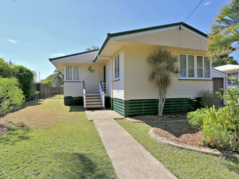 CHARMING 3 BEDROOM HOME IN CONVENIENT LOCATION!